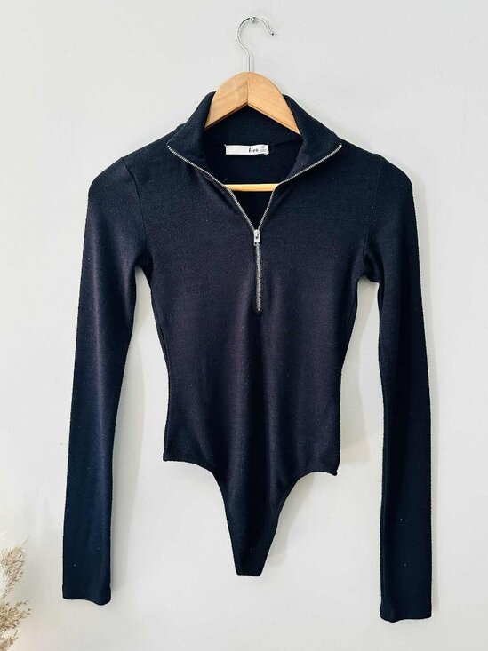 Wilfred Free Black Zip-Front Ribbed Long Sleeve Bodysuit, Size Small - Picture 3 of 4